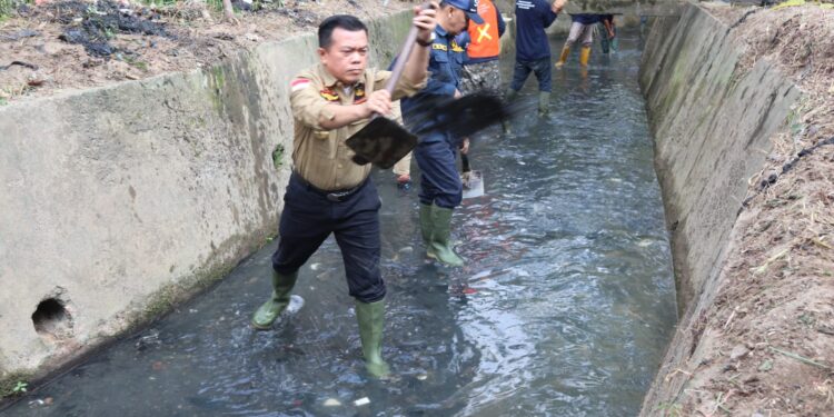 Tunjukkan Kerja Nyata, Al Haris Bantu Atasi Permasalahan Banjir Dikawasan Kota Jambi