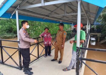 Bhabinkamtibmas Aipda Ucen S Kasih Sambang Warga Desa Binaan Wujudkan Kemitraan