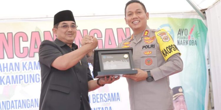 Bupati Bersama Kapolres Tanjab Barat Canangkan Kampung Nelayan Bebas Narkoba
