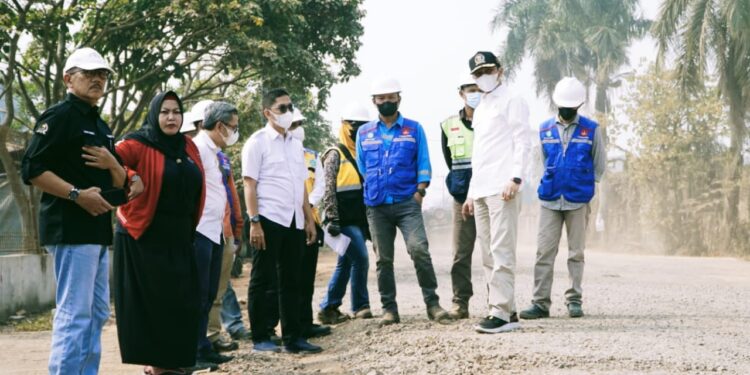 Tinjau Progres Perbaikan Jalan, Edi Purwanto: Kita Minta Kualitas Jalannya Harus Bagus Demi Kelancaran Sektor Industri