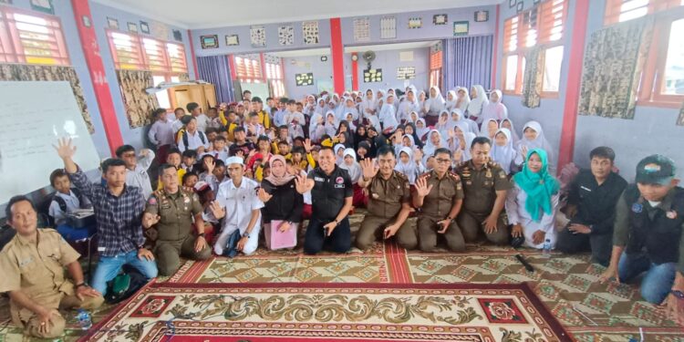 Polres Tanjab Barat Bersama Pemkab Gelar Sosialisasi Bahaya Narkoba Sejak Dini di Sekolah Dasar