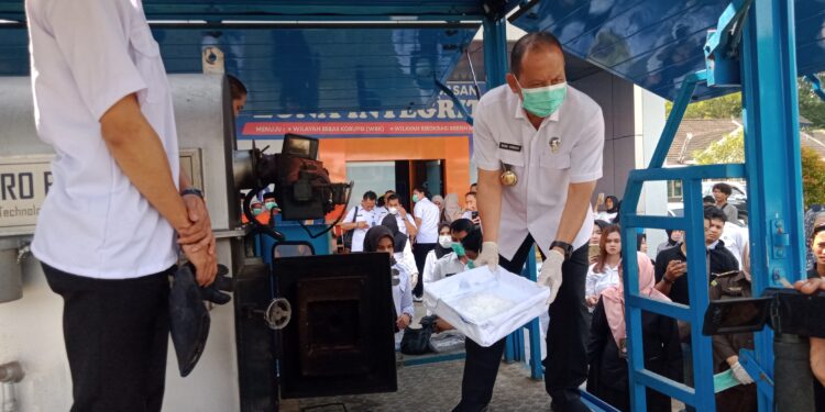 BNNP Jambi Musnahkan 1,1 Kg Sabu dan 8 Kg Ganja