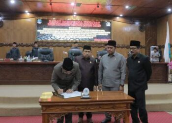 DPRD Tanjabbar Gelar Paripurna Ke-4 Penandatanganan Keputusan Besama Tentang Raperda
