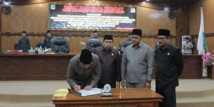 DPRD Tanjabbar Gelar Paripurna Ke-4 Penandatanganan Keputusan Besama Tentang Raperda
