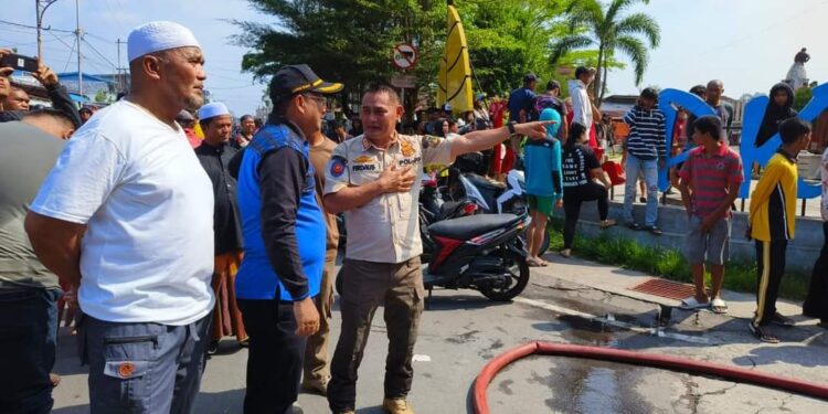 Anwar Sadat Tinjau Lokasi Kebakaran Simpang Pahlawan Kualatungkal