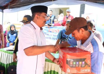 Anwar Sadat Berikan Bantuan Kepada korban Kebakaran Lorong Banten
