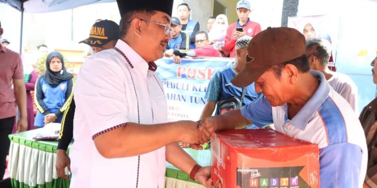 Anwar Sadat Berikan Bantuan Kepada korban Kebakaran Lorong Banten
