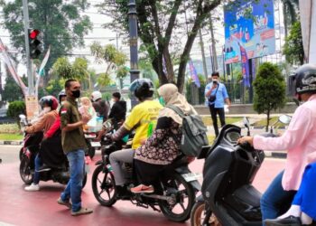 PW IWO Jambi Bagikan 2000 Masker untuk Masyarakat, Erwin Majam: Bekerja dan Tanggung Jawab Itu Harus, Tapi Kesehatan Tetap Harus Dijaga