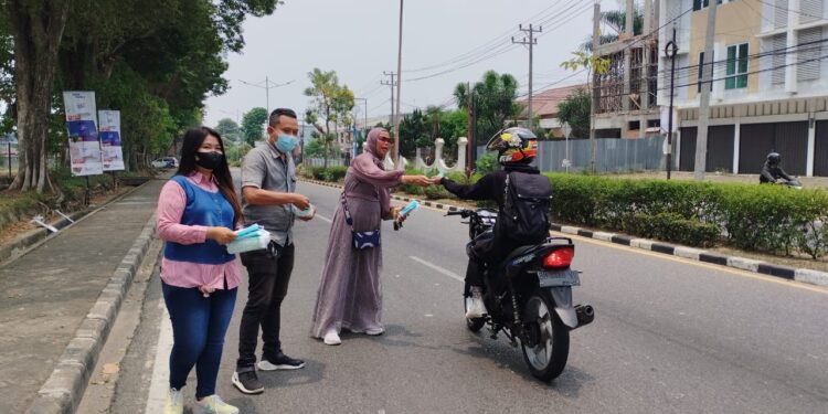 IWO Jambi Bersama RS Erni Medika Bagikan Ribuan Masker Kepada Masyarakat dan Penggunaan Jalan
