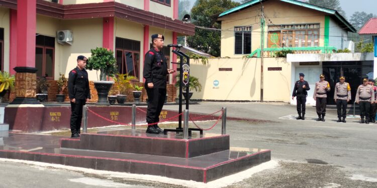 Dansat Brimob Polda Jambi Pimpin Apel Kesiapan Personil dan Sarpras OMB 2023-2024 di Polres Kerinci