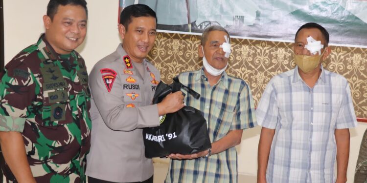 Syukuri Pengabdian Selama 32 Tahun, Kapolda dan Danrem Gelar Baksos