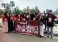 Forum Seniman dan Mahasiswa Jambi Gelar Aksi Tolak Politik Dinasti JOKOWI ini