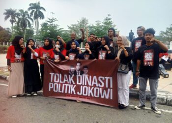 Forum Seniman dan Mahasiswa Jambi Gelar Aksi Tolak Politik Dinasti JOKOWI ini