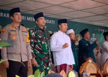Pakai Sarung, Edi Purwanto Hadiri Apel Hari Santri Nasional di Kabupaten Tebo