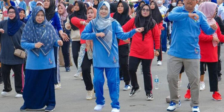 Senam Bersama dalam Rangka HKN, Bupati Harap Ada Peningkatan Pelayanan Kesehatan 