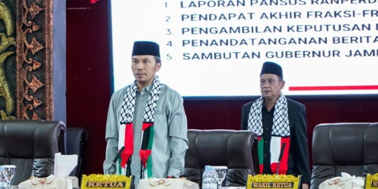 Pimpinan dan anggota DPRD Jambi Kompak Gunakan Syal Palestina Saat Rapat Paripurna