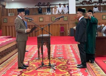 Ketua DPRD Jambi, Edi Purwanto Pimpin Pengambilan Sumpah PAW Yeri Muthalib