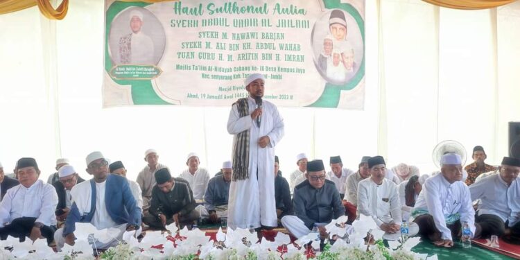 Mewakili Bupati Tanjabbar, Staf Ahli Hadiri Haul Syekh Abdul Qadir Al-Jailani di Desa Kempas Jaya