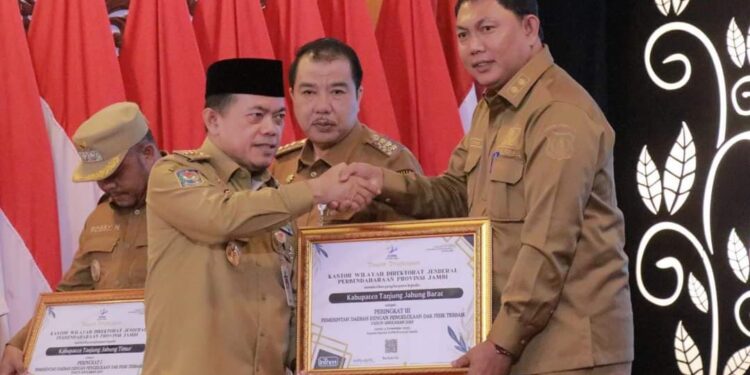 Pemkab Tanjabbar Raih Penghargaan Peringkat 3 Pengelolaan DAK Fisik Terbaik Tahun Anggaran 2023