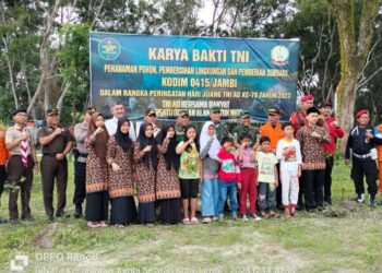 Peringati Hari Juang TNI AD ke 78, Dandim 0415 Jambi Dampingi Danrem 042 Gapu Tanam Pohon dan Bagi-bagi Sembako