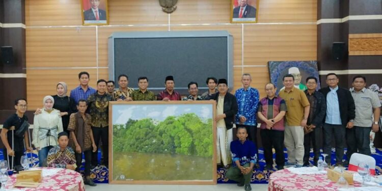 Anwar Sadat Terima Audiensi dari Forum Pelestarian Mangrove Pangkal Babu