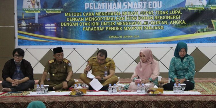 Hj. Hesti Haris Buka Pelatihan Smart Edu di Kabupaten Merangin