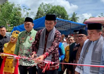 Ketua DPRD Jambi Potong Pita Peresmian Masjid Raya di Dusun Rantau Keloyang