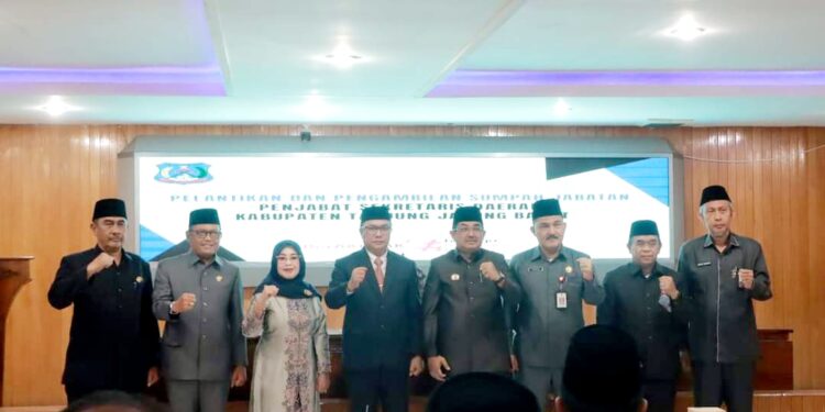 Anwar Sadat Lantik Dahlan Sebagai Pj. Sekda Tanjabbar