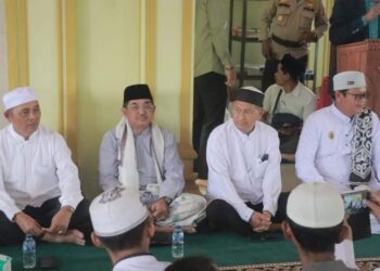 Bupati Anwar Sadat Hadiri Haul Ke-87 Tuan Guru Sapat
