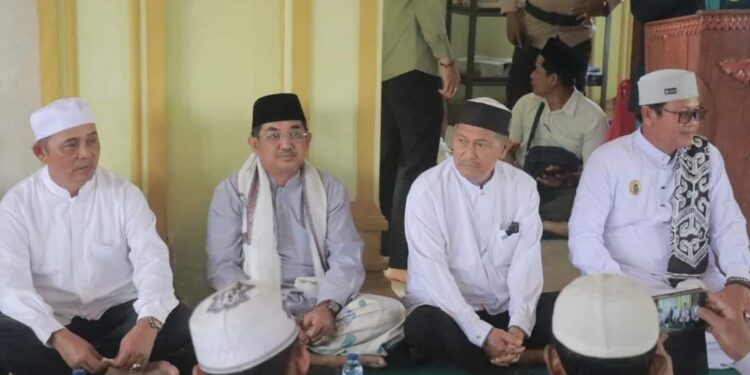 Bupati Anwar Sadat Hadiri Haul Ke-87 Tuan Guru Sapat