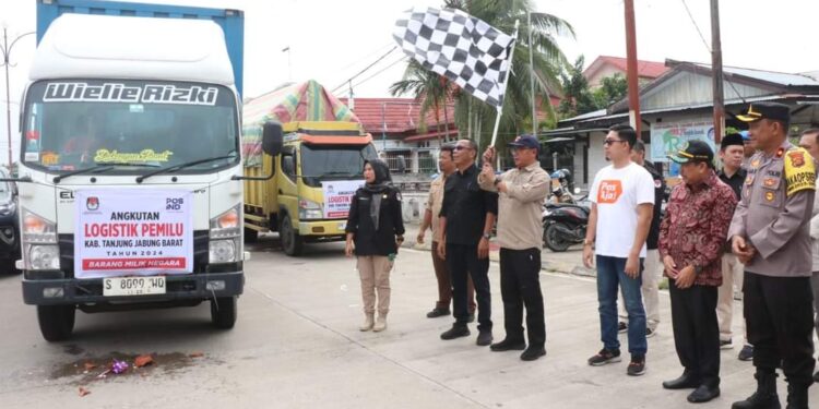 Wakili Bupati, Plh Sekda Lepas Distribusi Logistik Pemilu