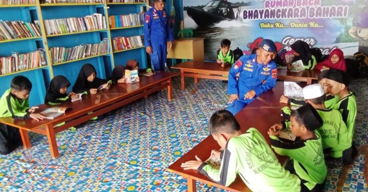 Peduli Pendidikan, Ditpolairud Polda Jambi Dirikan Rumah Baca Anak Pesisir