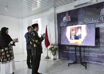 Anwar Sadat Resmikan Peluncuran Buku Batik dan Beri Bantuan kepada Perpustakaan Desa