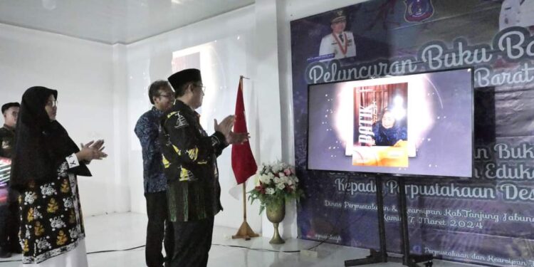 Anwar Sadat Resmikan Peluncuran Buku Batik dan Beri Bantuan kepada Perpustakaan Desa