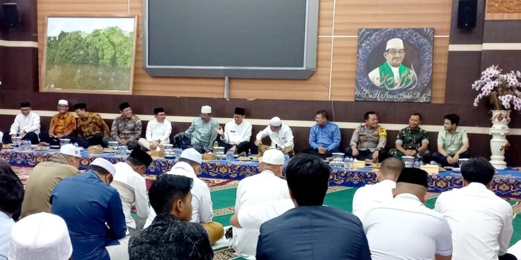 Ketua DPRD Tanjabbar Hadiri Buka Puasa Bersama di Rumah Dinas Bupati