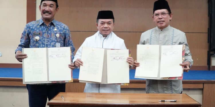 Ramadhan ke 5, Al Haris Silaturahmi Bersama Masyarakat Sungaipenuh dan Teken MoU