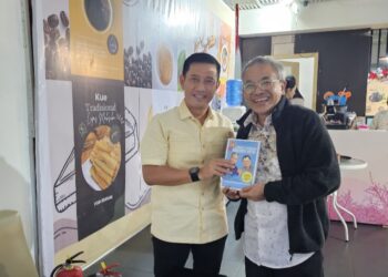 Selain Sebagai Jendela Dunia, Buku Juga Dapat Menambah Keakraban Dalam Bersilaturahmi