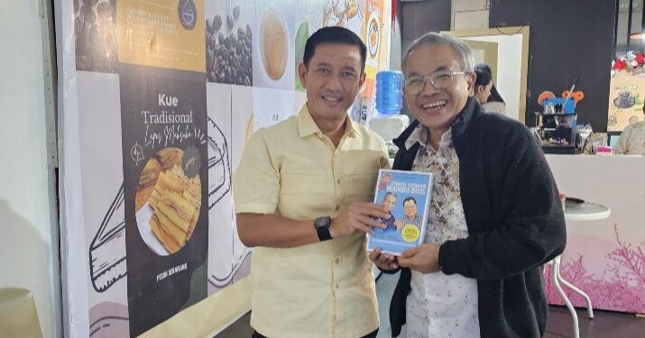 Selain Sebagai Jendela Dunia, Buku Juga Dapat Menambah Keakraban Dalam Bersilaturahmi
