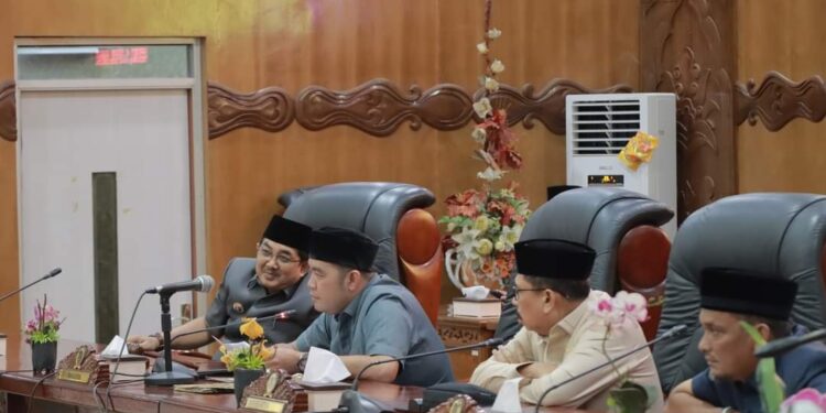 DPRD Tanjabbar Gelar Paripurna Dengarkan Pemandangan Umum DPRD Terhadap LKPJ Bupati