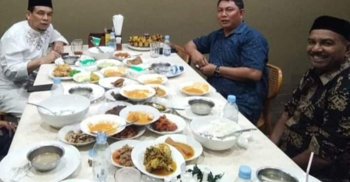 Menuju Pilkada 2024, Keakraban Hairan-Amin Makan Bersama