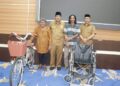 Anwar Sadat Berikan Sepeda Baru dan Kursi Roda untuk Pedagang Kecil dan Penyandang Disabilitas