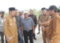 Bupati Tanjabbar Tinjau TPU Desa Sialang