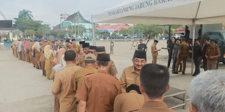 Pasca Cuti Lebaran, Bupati Tanjabbar Pimpin Silaturahmi dan Apel Gabungan