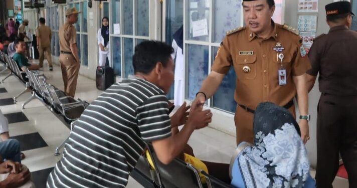 Hari Pertama Masuk Kerja Pasca Idul Fitri, Pj Bupati Sidak ke Kantor Pelayanan Publik