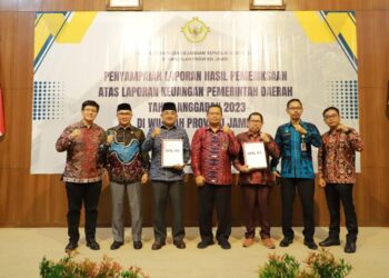 Ketua DPRD Bersama Bupati Terima Opini WTP Dari BPK Perwakilan Provinsi Jambi 