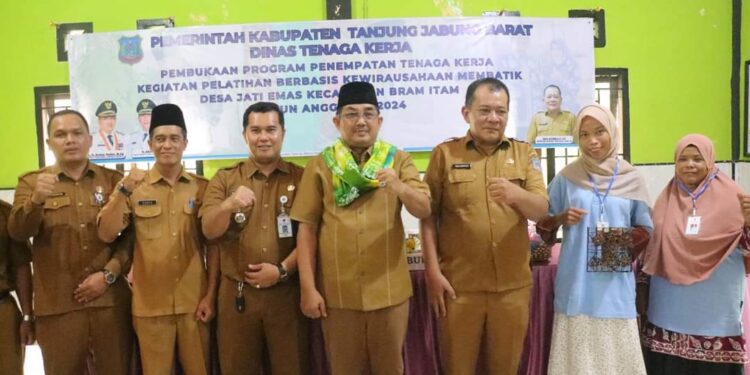 Anwar Sadat Beri Atensi Pemdes Jati Emas agar waspada penggunaan APBDesa