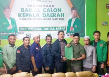 Suasana Gerimis Iringi Langka Hairan Kembalikan Berkas Cakada ke DPC-PPP Tanjabbar 