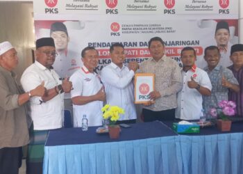Kembalikan Berkas Pendaftaran Cakada, Hairan Disambut Langsung Ketua DPD-PKS