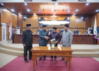 DPRD dan Pemkab Tanjabbar Tandatagani Nota Raperda RTRW dan RPJPD Tahun 2025- 2045