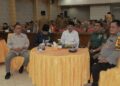 Bupati Anwar Sadat Berikan Penghargaan Kepada Pengelola PBB-P2 Terbaik